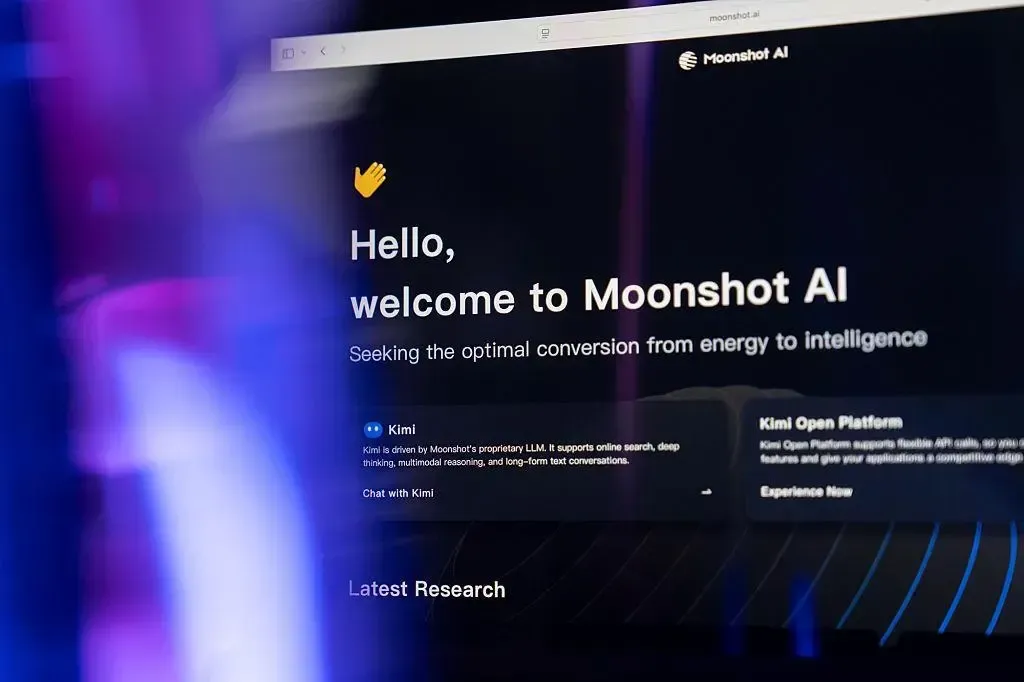 Moonshot AI lança Kimi K2.5: modelo open-source desafia líderes de IA