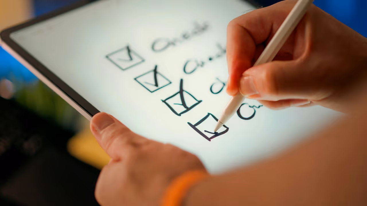Guia de Lifetime Deals 2026: Como Avaliar Antes de Comprar 1 Checklist de 7 passos para compra inteligente de lifetime deal: problema real, break-even, empresa sólida, atividade, reviews genuínas, garantia e risco técnico